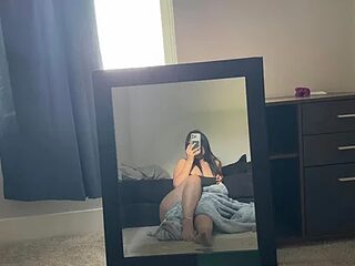 capitana_love live webcam thumbnail
