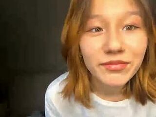 carmenlavelli live webcam thumbnail
