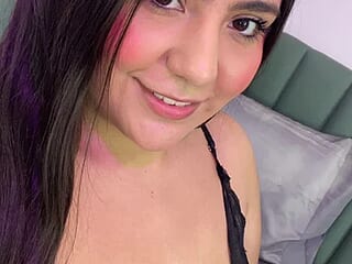 caroline_bigboobs1 live webcam thumbnail