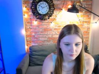 carolinedesire live webcam thumbnail