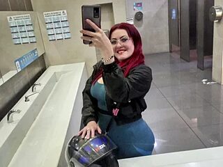 carolinhe26 live webcam thumbnail