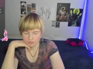 cattie_w_ live webcam thumbnail