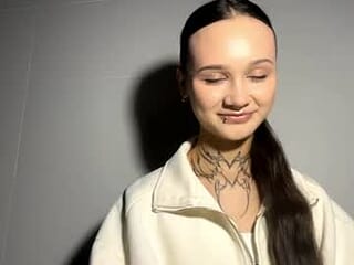 cecilystromain live webcam thumbnail