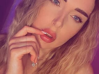 CharmingIris live webcam thumbnail