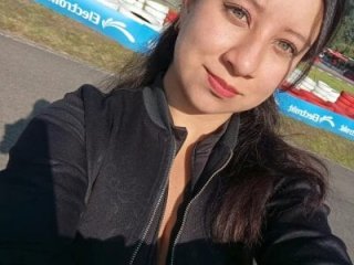 Chloe-love_ live webcam thumbnail