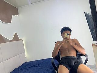 Chris_Hott live webcam thumbnail