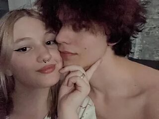 Chris_and_leo live webcam thumbnail