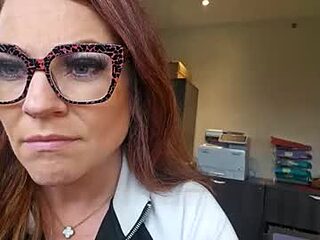 cherrygirlmilf live webcam thumbnail