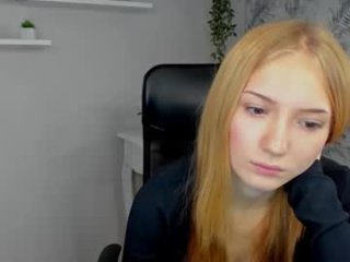 chloeblonde18 live webcam thumbnail