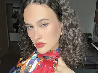 chloechain1411 live webcam thumbnail