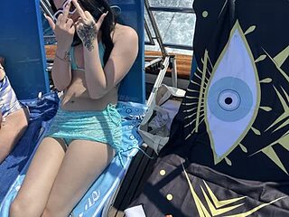 chocolatenvanillaswirl live webcam thumbnail