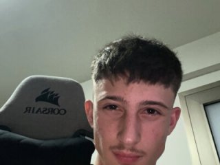 chrisst32 live webcam thumbnail