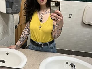 CjNDee_honeyNivory live webcam thumbnail