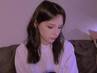 claire_bennett live webcam thumbnail