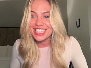 clairebrooksxo live webcam thumbnail