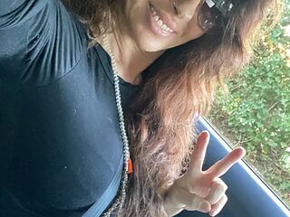 claraxloveuse live webcam thumbnail