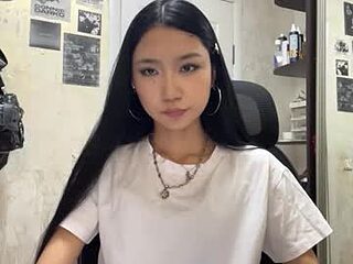 clemenciakempa live webcam thumbnail