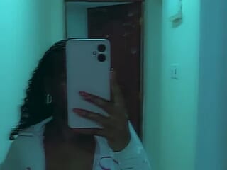 Cocoaauara live webcam thumbnail
