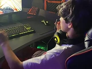 Confunsed_heterosexuals live webcam thumbnail