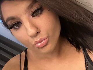 Courtneysinclair live webcam thumbnail