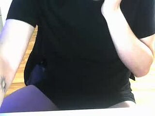 coco151 live webcam thumbnail