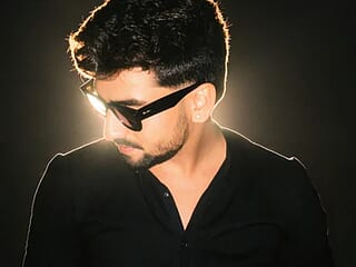 Crazxyhardik36 live webcam thumbnail