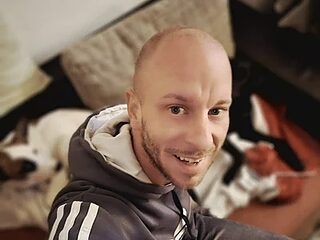 CroatianStylePussyLover live webcam thumbnail