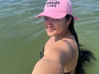 cristina1800 live webcam thumbnail