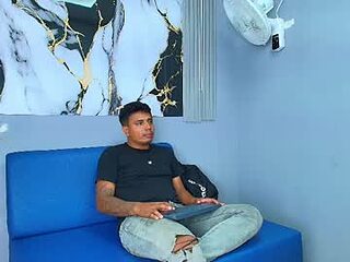 cristopher_collins2 live webcam thumbnail