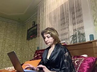 crystalfever_ live webcam thumbnail
