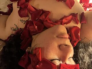 CurlyMilf_Vannexxxa live webcam thumbnail