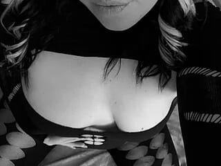 CurvyBonnie_XO live webcam thumbnail