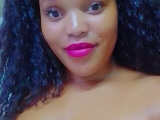 CurvyDesire01 live webcam thumbnail