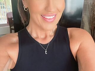 CurvyMILF_Sienna live webcam thumbnail