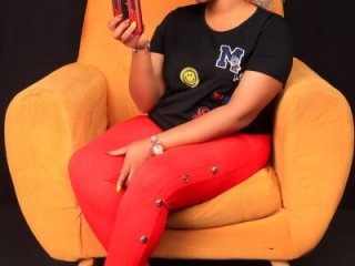 Curvy_Charm live webcam thumbnail