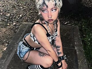 Cute_Chrixxx live webcam thumbnail