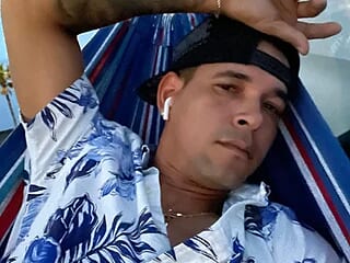 cubano1082 live webcam thumbnail
