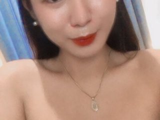 cumslut_selena69 live webcam thumbnail
