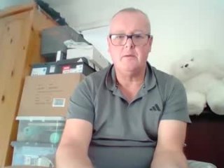 curiousax77 live webcam thumbnail
