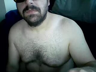 curiouser_guy live webcam thumbnail