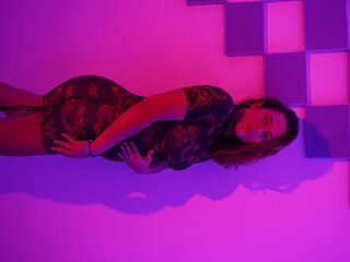 curvy-sofi-hard live webcam thumbnail