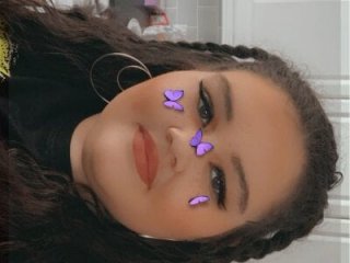 curvy_crystal live webcam thumbnail