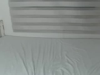 cute_enzo24 live webcam thumbnail