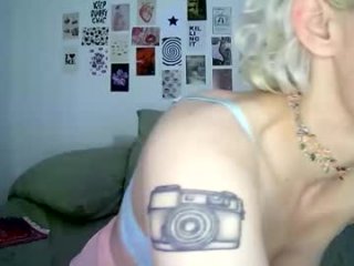 cutefemme live webcam thumbnail