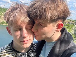 cutie_guys live webcam thumbnail