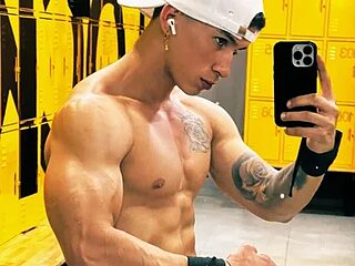 Dammianmiller live webcam thumbnail