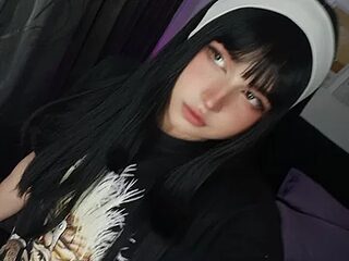 Daniellesins1 live webcam thumbnail