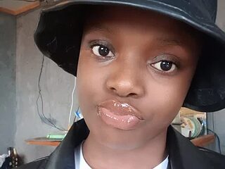 DarkPearl_20 live webcam thumbnail