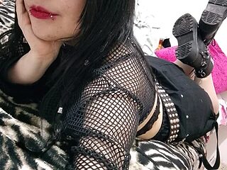 DarkRoseUwU live webcam thumbnail