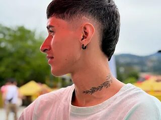 Dark_Valentino_ live webcam thumbnail